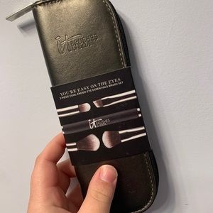 IT Cosmetics You’re Easy On The Eyes Brush Set